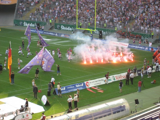 The Frankfurt Galaxy take the field against the Hamburg Sea Devils at Commerzbank Arena in 2007 (courtesy of Nils Elger)