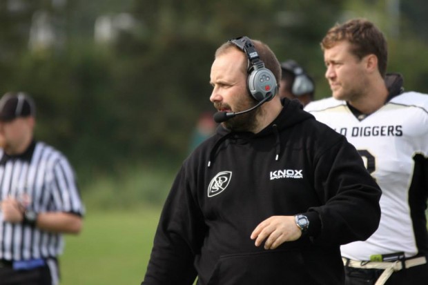 Kim Ewé coaching for the Søllerød Gold Diggers in Denmark (courtesy of Tina Carstensen/Touchdown Photography)
